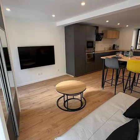 Maison De Charme Renovee Avec Gout Clim *